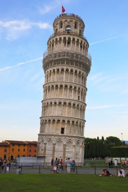 Eğik Pisa Kulesi