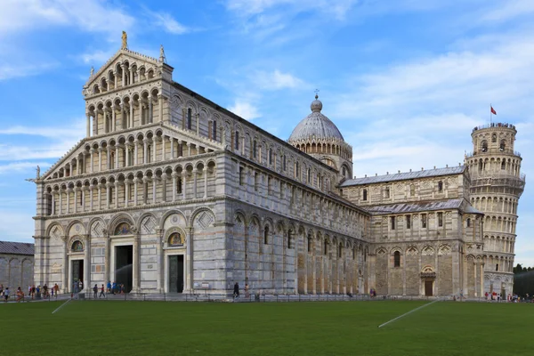 Catedral com Torre Inclinada em Pisa, Itália — Fotografia de Stock