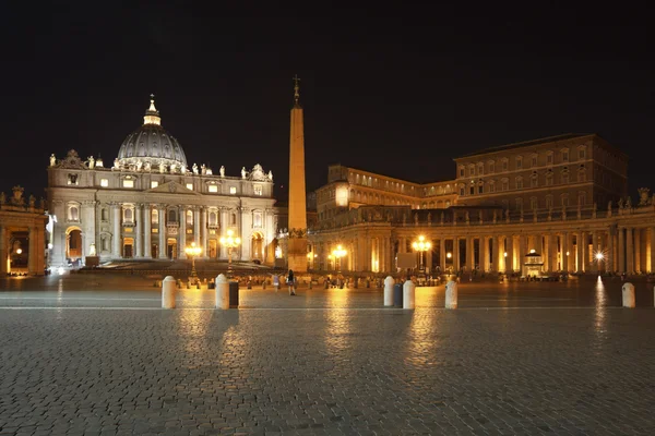 Saint Peter's Square at night — Stock Photo, Image