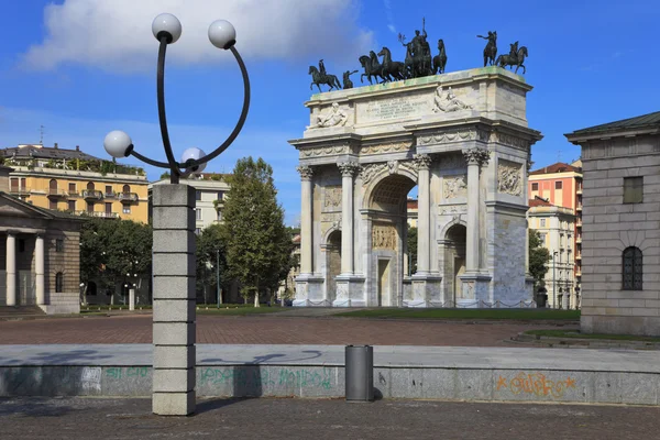 Boog van vrede in sempione park, Milaan, Italië — Stockfoto