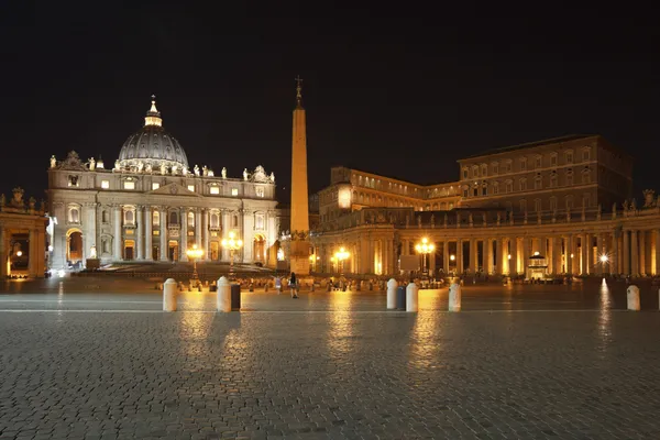 Saint Peter's Square in de nacht Stockfoto