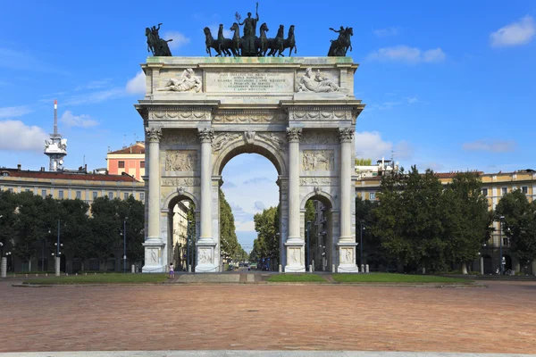 Арка Мира в парке Семпионе, Милан, Италия — стоковое фото