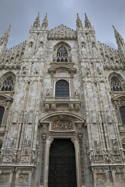 Katedrála Duomo v Miláně, Itálie — Stock fotografie