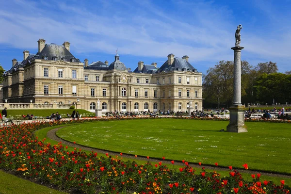 Luxemburg palats och trädgård i paris. Frankrike. — Stockfoto