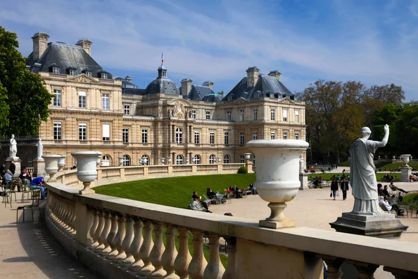 Luksemburg Pałac i ogród w Paryżu. Francja. — Zdjęcie stockowe