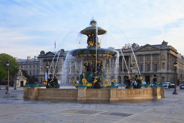 Κρήνη στην πλατεία place de la concorde, Παρίσι, Γαλλία — Φωτογραφία Αρχείου
