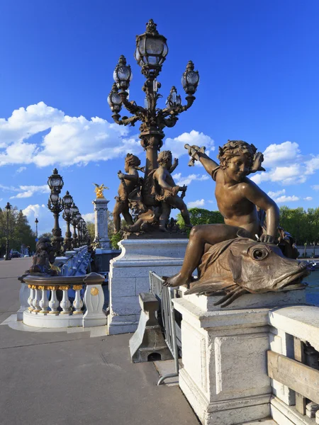 Podul Alexandru al III-lea cu sculpturi și felinare în Paris, Fra — Fotografie, imagine de stoc