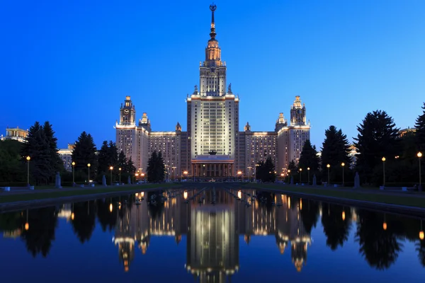 Московский университет ночью, Россия — стоковое фото