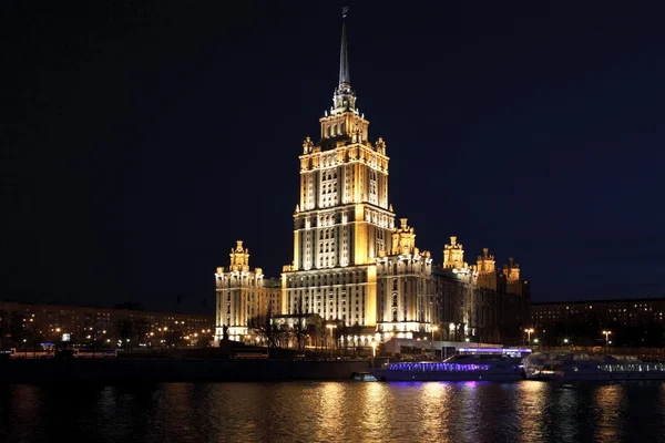 "乌克兰"在晚上，莫斯科，俄罗斯一家酒店 — 图库照片