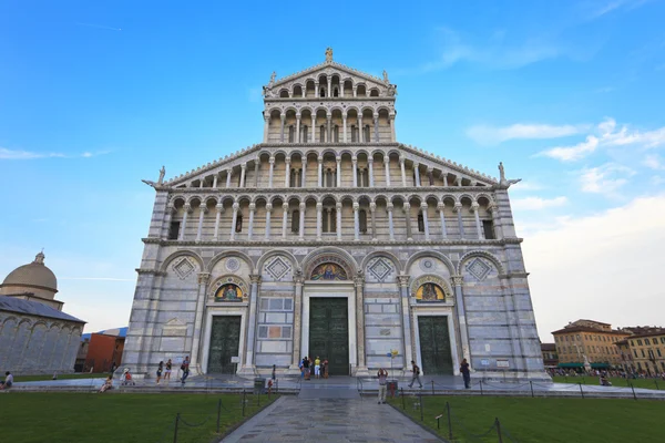 Cathedral of Pisa in Miracles square, Italy — Stock Photo, Image