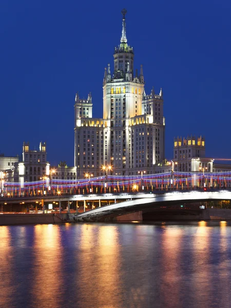 Сталинское здание в стиле ампир — стоковое фото