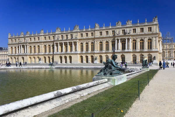 Bronze statues in garden of Versailles. France — Stock Photo, Image