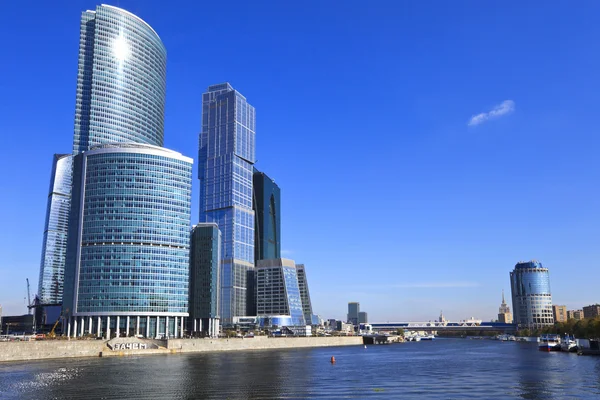 Biznes centrum i most bagration, Moskwa, Federacja Rosyjska — Zdjęcie stockowe