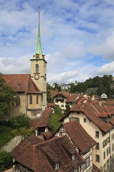 色彩缤纷的小镇房子在瑞士伯尔尼的老镇区 — 图库照片