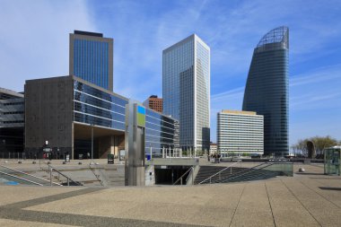 la defense, paris içinde gökdelenler.