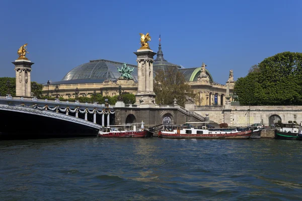 Most Alexandra iii v Paříži, Francie. — Stock fotografie