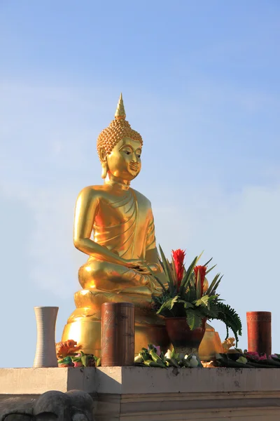 Złoty Posąg Buddy Sanktuarium — Zdjęcie stockowe