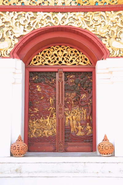Rzeźbione Drewniane Drzwi Kościoła — Zdjęcie stockowe