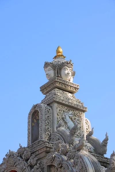 Szary twarz kamień pagody z złoty Lotos na górze. — Zdjęcie stockowe
