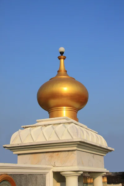 Altın Müslüman oval kubbe — Stok fotoğraf