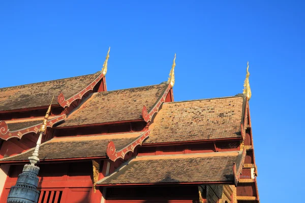 De tre pinacle av templet tak. — Stockfoto