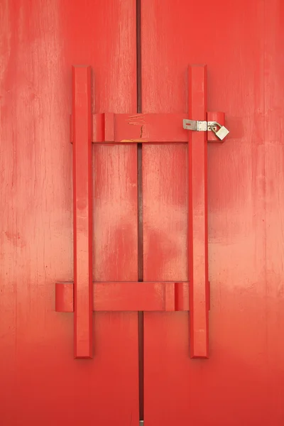 Porta Vermelha Igreja Com Trava Madeira — Fotografia de Stock