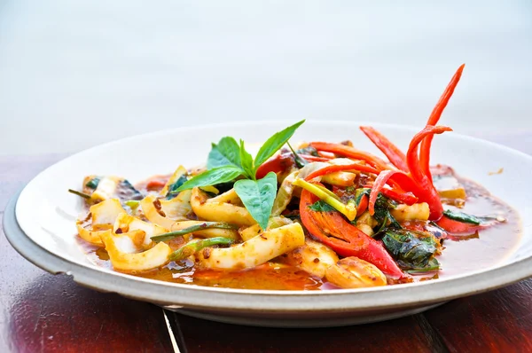Thajská jídla pikantní chobotnice curry — Stock fotografie