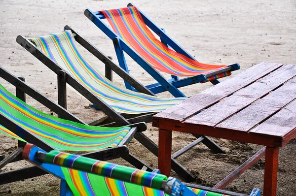 Chaises de plage thaïlandaises colorées Photos De Stock Libres De Droits
