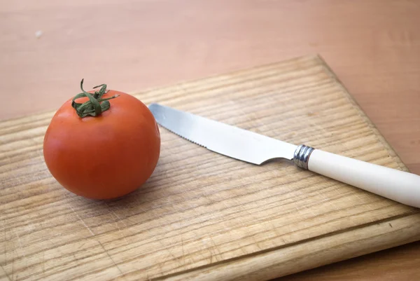 stock image Ripe tomatoes lying on a wooden cutting board