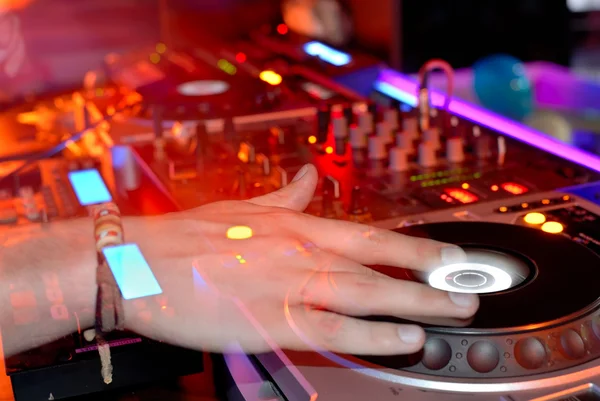 DJ 's hands — стоковое фото
