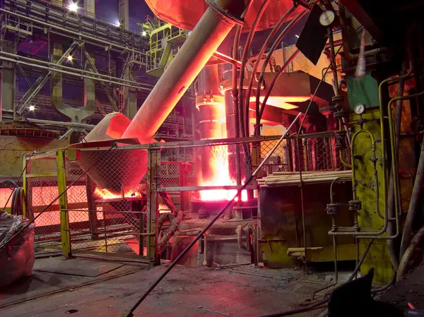 Metallurgiske arbeider, industriell prosess – stockfoto