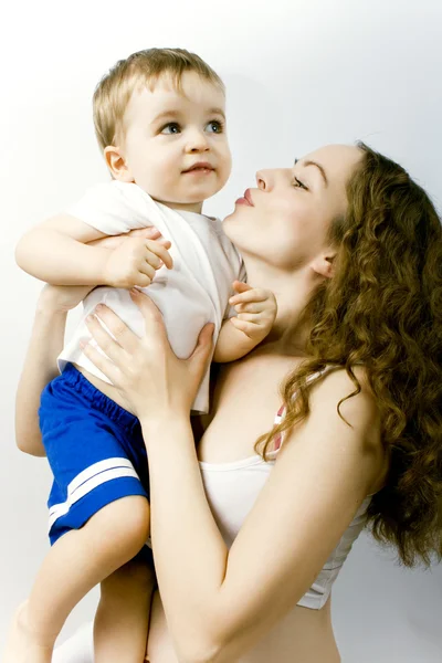 Madre e hijo sobre fondo blanco — Foto de Stock