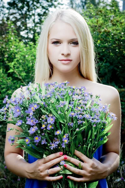 Porträtt av vacker flicka — Stockfoto