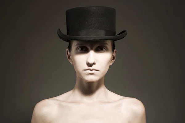 Femme en chapeau — Photo