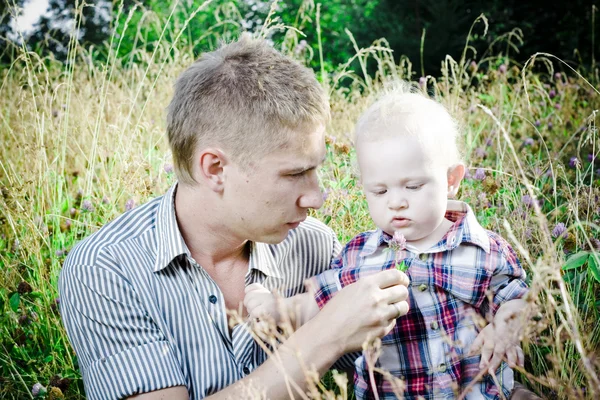 Father and son outdoor — Stock Photo, Image