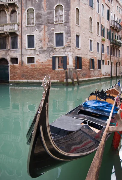 威尼斯人渠道与缆车上的正面视图 — 图库照片
