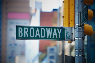 manhattan new York'ta Broadway yol levhası