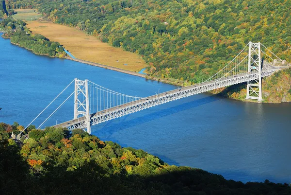 ハドソン川に架かる橋します。 — ストック写真