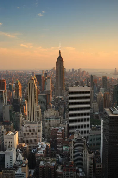 Rijk staatsopbouw in new york city-manhattan — Stockfoto
