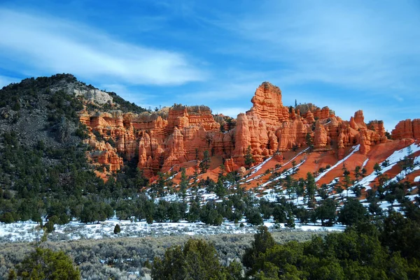 Röda klippor i bryce canyon nationalpark — Stockfoto