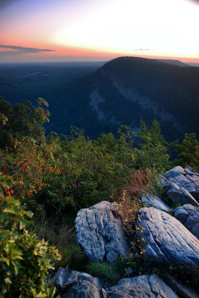 Montagna vista vetta con rocce — Foto Stock