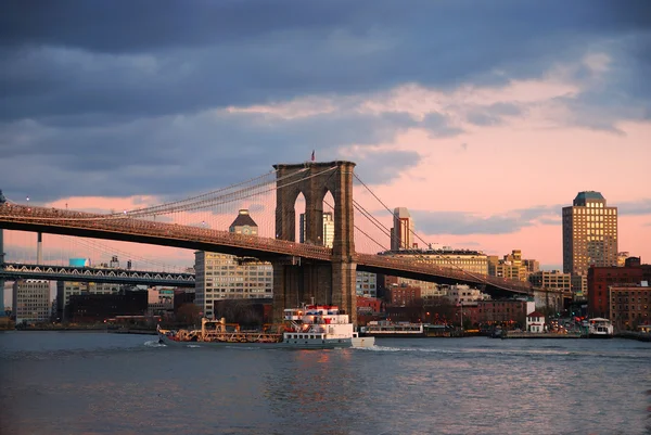 Бруклинский мост Нью-Йорка — стоковое фото