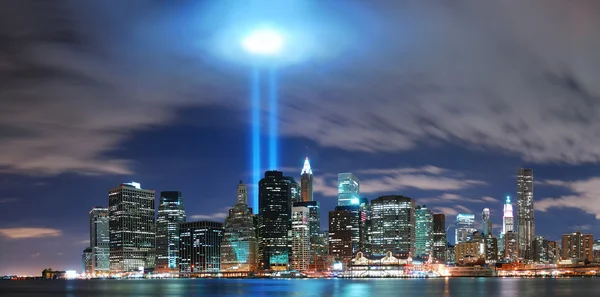 Panoramę Nowego Jorku manhattan świeci nad rzeką hudson — Zdjęcie stockowe