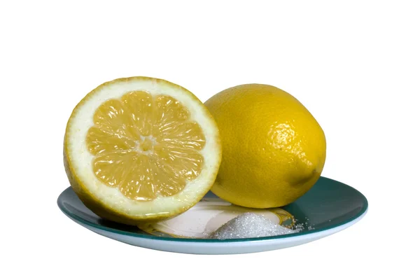 şeker bir plaka üzerinde sulu limon