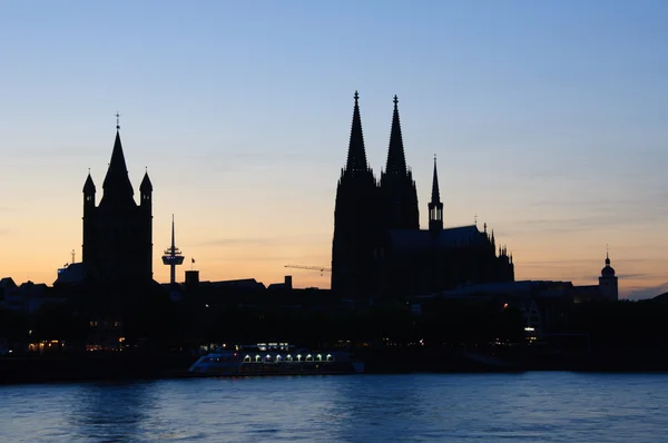 Кельн/Köln в сутінках, Німеччина — стокове фото
