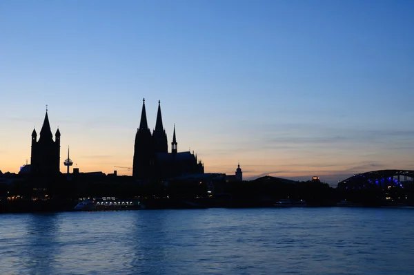 Кельн/Köln в сутінках, Німеччина — стокове фото
