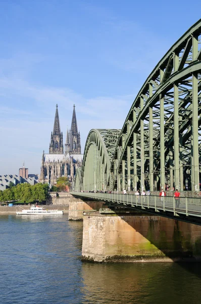 Katedral ve Hohenzollern köprü - Köln/Köln, Almanya — Stok fotoğraf