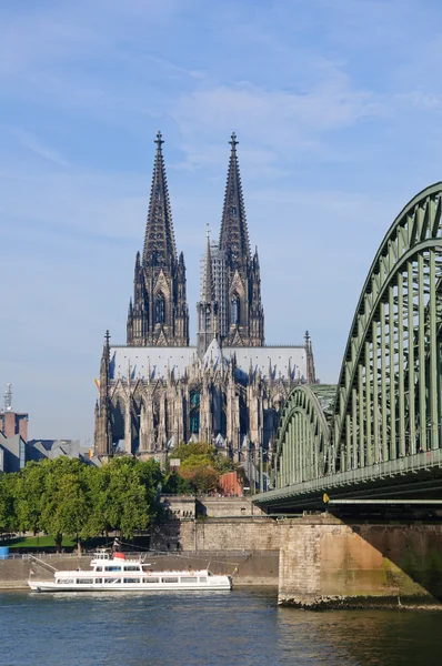 Katedrála a Hohenzollern Bridge - Kolín nad Rýnem/Köln, Německo — Stock fotografie