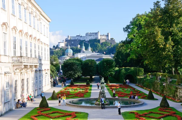 Mirabell zahrada a hohensalzburg hrad - salzburg, Rakousko — Stock fotografie