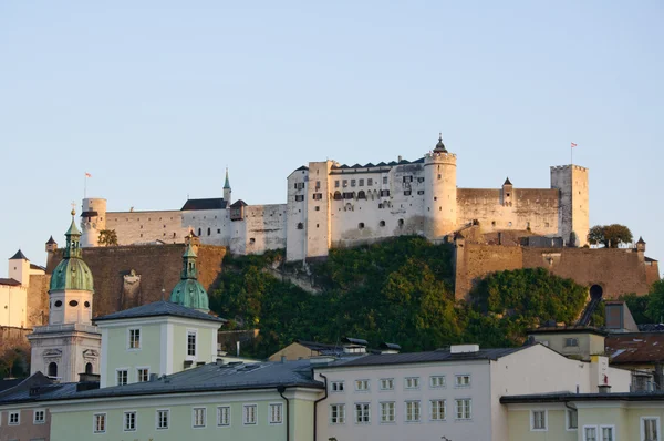 在晚上-萨尔茨堡，奥地利萨尔斯堡城堡 — 图库照片